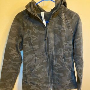 Lululemon black camo Scuba